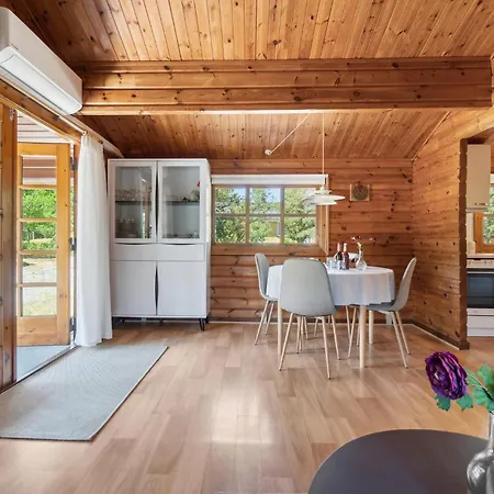 2 Bedroom Nice Home In Aakirkeby Holiday home *