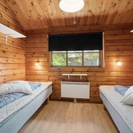 2 Bedroom Nice Home In Aakirkeby