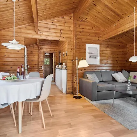 2 Bedroom Nice Home In Aakirkeby Holiday home