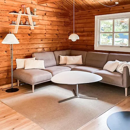 2 Bedroom Nice Home In Aakirkeby Holiday home *