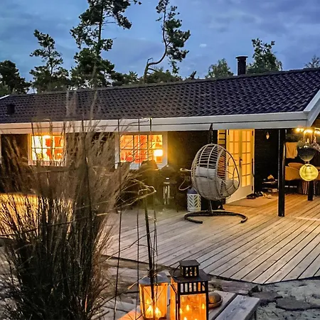 2 Bedroom Nice Home In Aakirkeby *